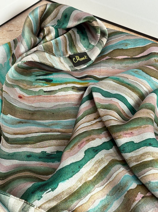 Folded fabric with wavy pattern 
